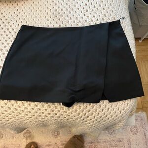 Black Zara skort! Size XL